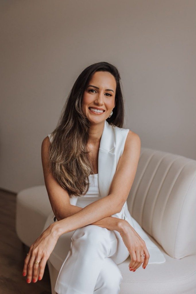 Dra. Camila Schueroff Amorim em atendimento na Odonto Special Joinville